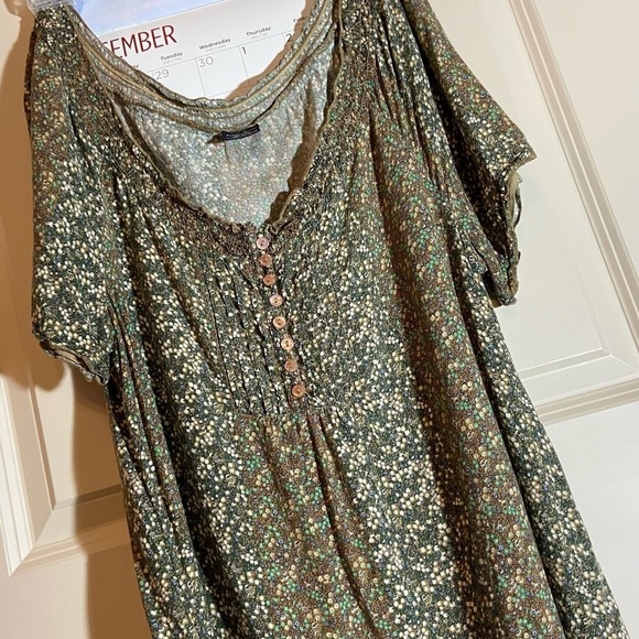 Faded glory sz-12/14, pheasant top- subtle colors, faux buttons, pleated bodice - Picture 12 of 16